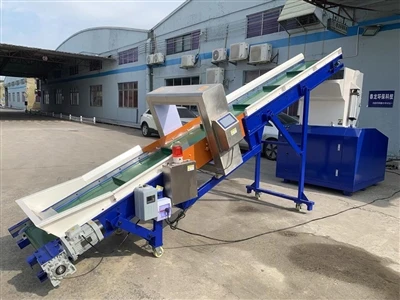 金属探知機ソリューションを備えたプラスチック粉砕機